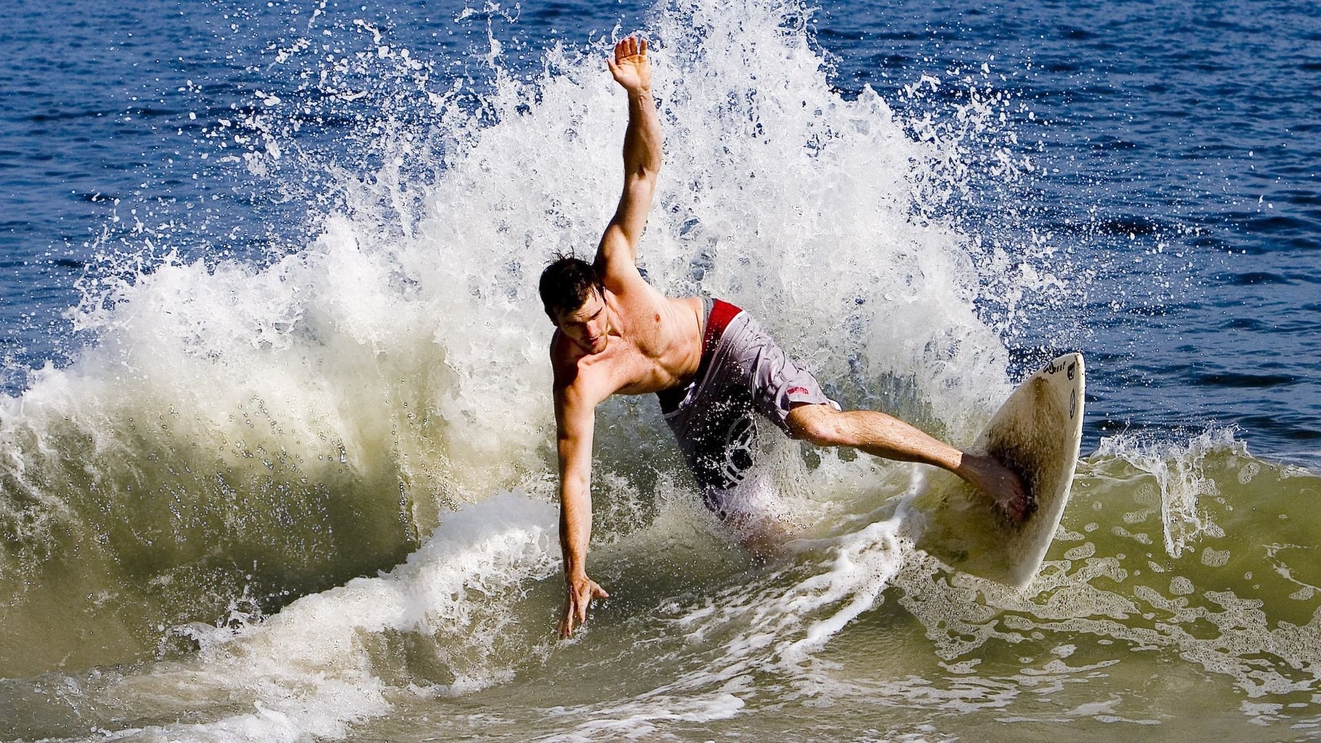 Faker连续三场比赛得分超过险胜,德国队不断突破!赛场气氛高涨